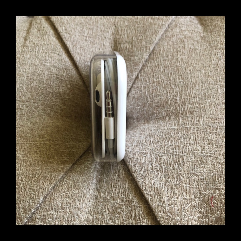 NEW! iPhone Corded Headphones with Case - Picture 2 of 2